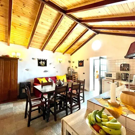 Apartamento Las Castillo Con Bbq Y Solarium Compartido Y Estupenda Vista En Garachico Séjour à la campagne
